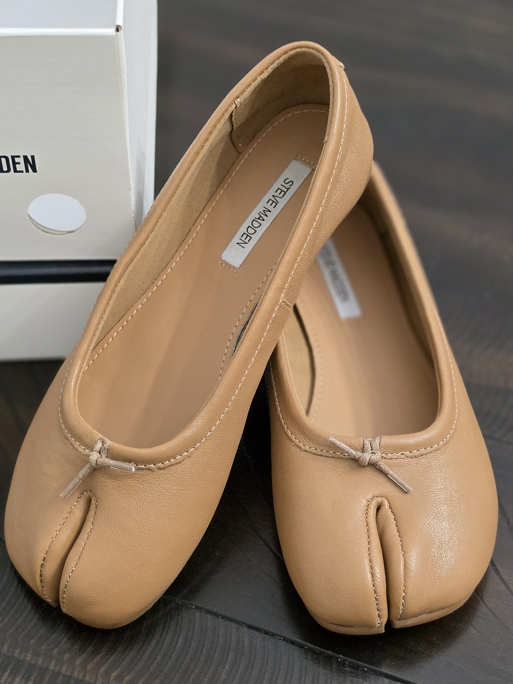 Steve Madden Women's Tan Split-Toe Ballet Flats - Neutral Leather